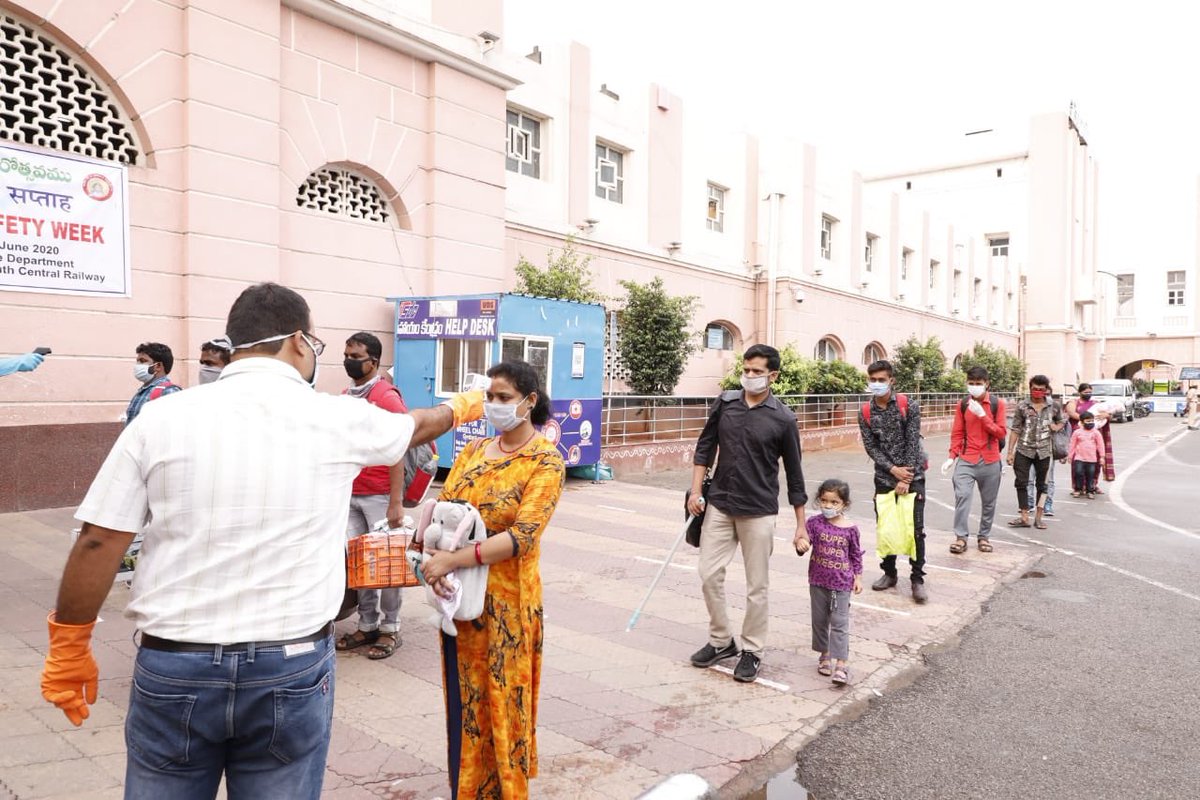 RailMinIndia's tweet photo. Hyderabad - NewDelhi (02723) Telangana Express departs from Secunderabad Railway Station with passengers being allowed to board the train after thermal screening and ensuring mask, Social distancing.

#IndiaFightsCorona https://t.co/T8LPZLOich