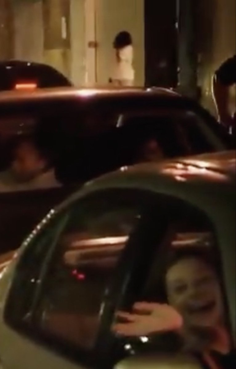 GloobingBoopin's tweet photo. @SupremeDreams_1 i wonder why they ain’t stop the car in front of them 😐 https://t.co/iBhsURYbOF