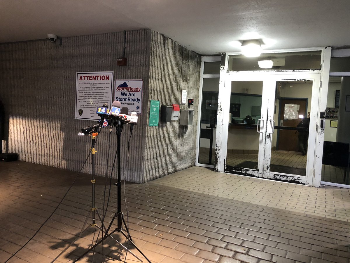Was not able to see anything else in the area. Just arrived at  @FLPD411 station for press conference at 10pm with  @FTLCityNews Mayor  @DeanTrantalis