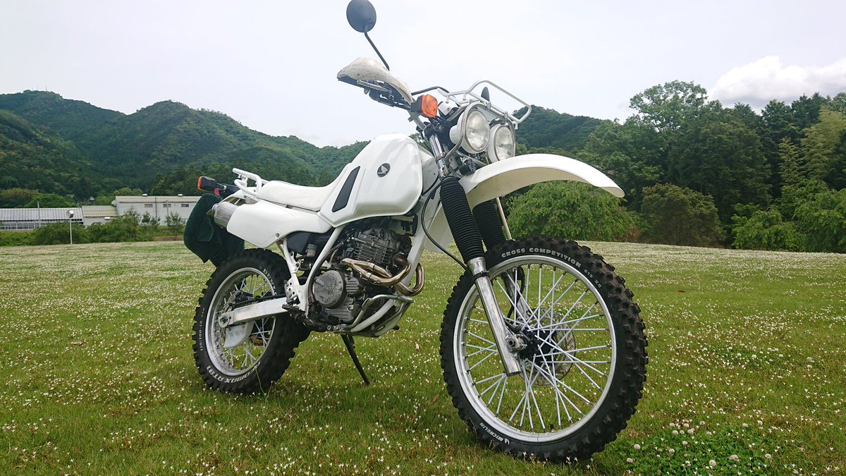 Eapin Momo Style 純白のラリーレイダー Xlr250r Md22 Baja 復活 外観は綺麗にしてあったので代わり映えはしないけど手間は掛けた 同じものが岩下ｺﾚｸｼｮﾝにあったり 個体としても世界を見てきたヒストリックなおバイク 使ってよし 見てよしな