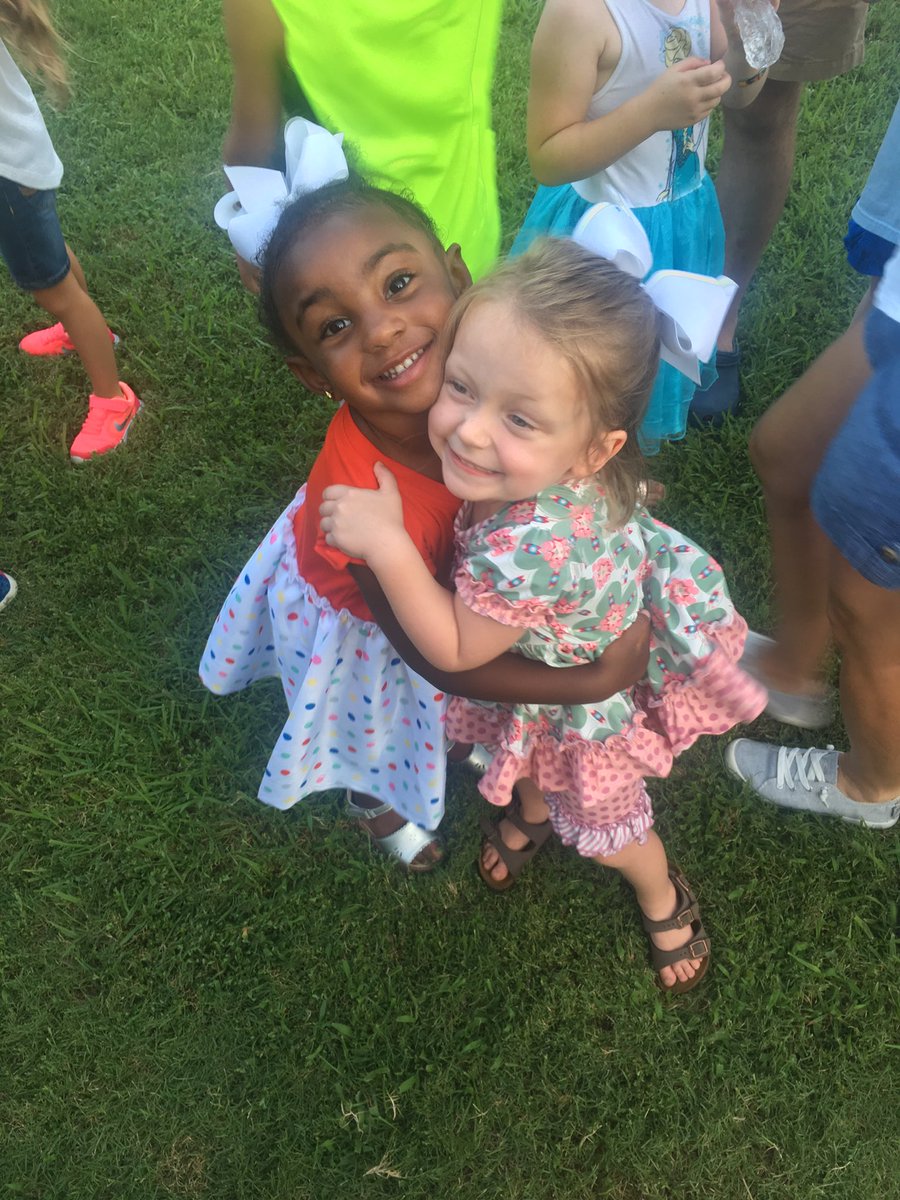 OleMiss1848's tweet photo. This has been a tough couple days in our country. When I look at this picture I see two beautiful young ladies enjoying life and I’m proud to say I raised my daughter #AddyGrace the right way! ❤️❤️ #TogetherWeCan ⁦@lindsay_burkes⁩ https://t.co/i2JbpLy0Lf