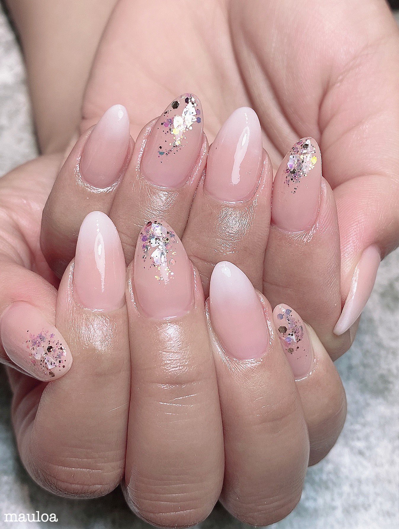 Mauloa ネイル ネイルデザイン グレージュネイル アートネイル 春ネイル オフィスネイル デザインチップ 夏ネイル Naildesign ミラーネイル Mananails くすみカラーネイル Nail ベイビーブーマー 白グラデネイル ベージュネイル ヌーディー ネイル 美甲