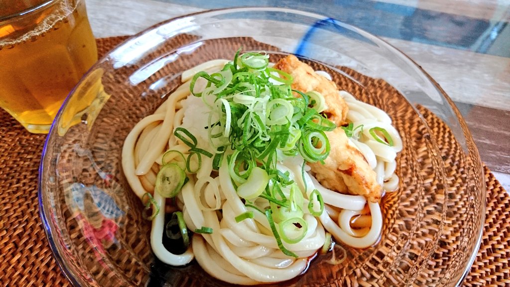 ベギラマ 子 على تويتر 冷凍うどんと夕飯 の余りのとり天をトッピングしただけの簡単ランチですが 今日は胃の調子が悪かったので大根おろしが沁みました 唐揚げも好きですが 最近胸肉でさっぱりしたとり天にハマってます