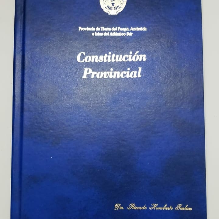 Hace 29 años me tocó ser parte de uno de los hechos históricos más importantes para nuestra querida tierra. Con tan solo 27 años en ese entonces juré como como Convencional Constituyente junto a mis pares y parte del Pueblo Fueguino que se encontraba presente en la sala.