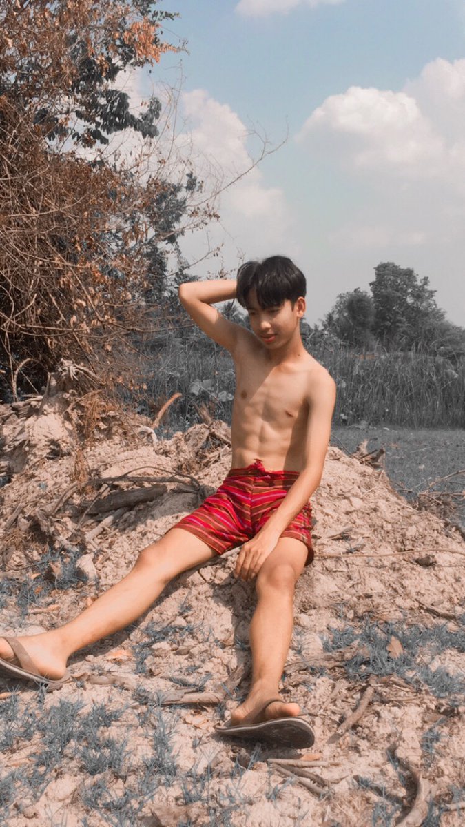 PekNaravich's tweet photo. หุ่นไม่ดีเเต่อยากปี้คนอิอิ https://t.co/SYvrECorYI