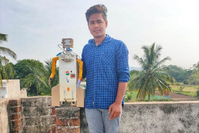 sambad_odisha's tweet image. #ଚର୍ଚ୍ଚାରେ_ବଳରାମଙ୍କ_ସାନିଟାଇଜର୍_ରୋବଟ୍ 
ଚର୍ଚ୍ଚାରେ ବଳରାମଙ୍କ ସାନିଟାଇଜର୍ ରୋବଟ୍ : କରମର୍ଦ୍ଦନ ବଦଳରେ କରୁଛି ସାନିଟାଇଜ୍ ସିଞ୍ଚନ
sambad.in/state/student-…
#SanitizingRobot #ganjam #student  #BalaramSahoo #Creat
@Ganjam_Admin @CMO_Odisha @Naveen_Odisha @SDTE_Odisha @skilled_odisha @MSDESkillIndia