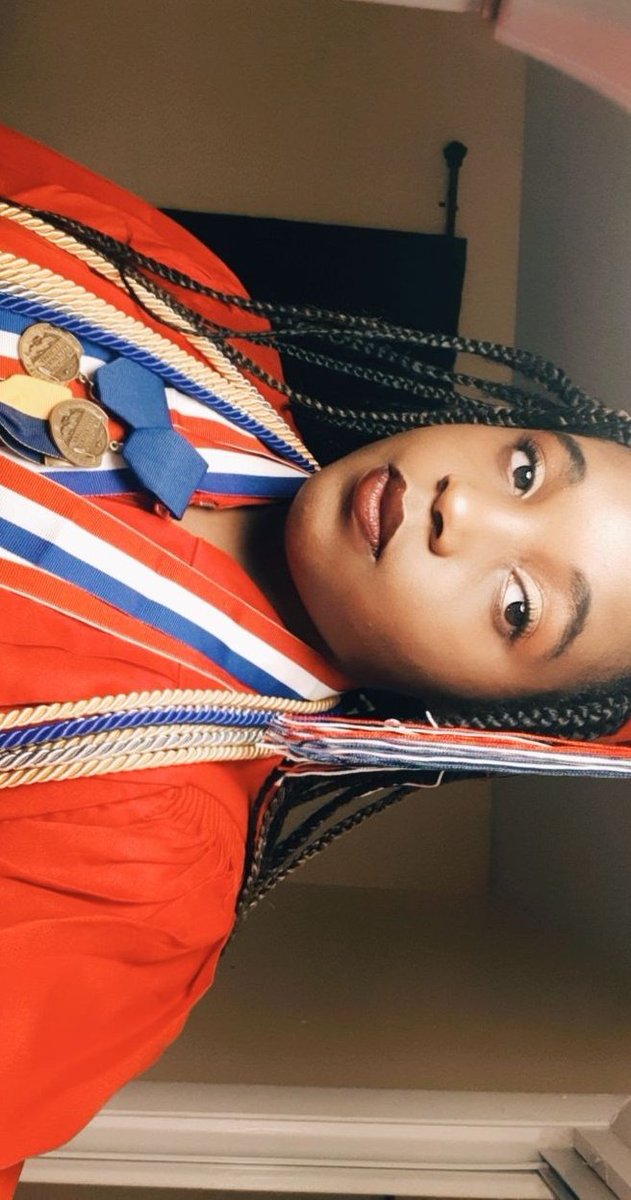 (2020) Senior year wasnt my best year of highschool but it's definitely one for the books and story for the next generation📚
250+ service hours, 35 credits, top 14% of my class. Also had to add my band achievements ofc💁🏾‍♀️