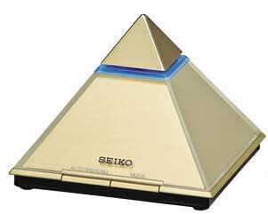 みょーーーー Ps5がピラミッド形になるんじゃないかと話題になっとりますが 過去のピラミッドパワーブームの頃は こんな目覚まし時計も出てたんですよw オレは未だに欲しいぞ W ピラミッドトーク 目覚まし時計 Ps5