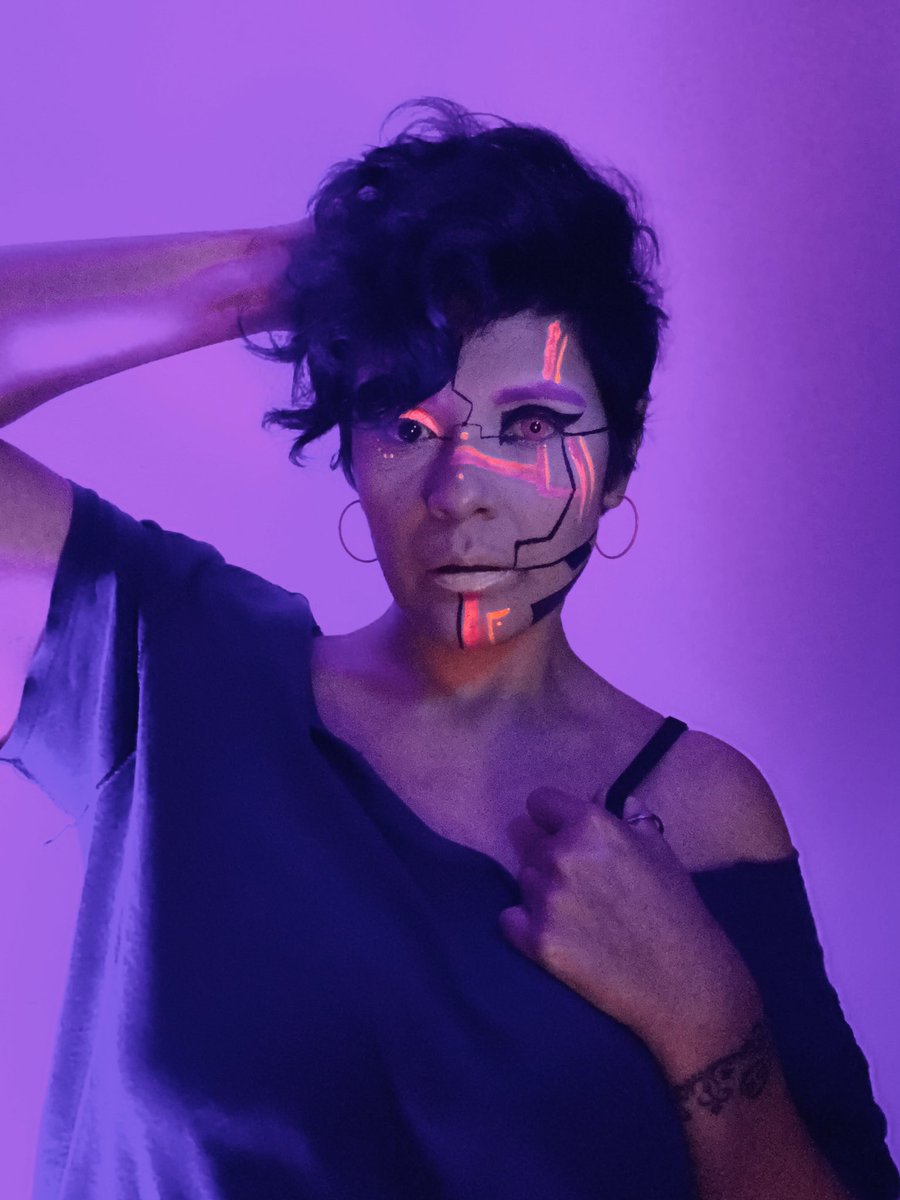 Fi0Barbie's tweet photo. I still need to select one to edit but I’m in my vibe on this one 💯 #synthverse #makeupartist #neonmakeup #cosplay #cosplayer https://t.co/39sg8t9wuW