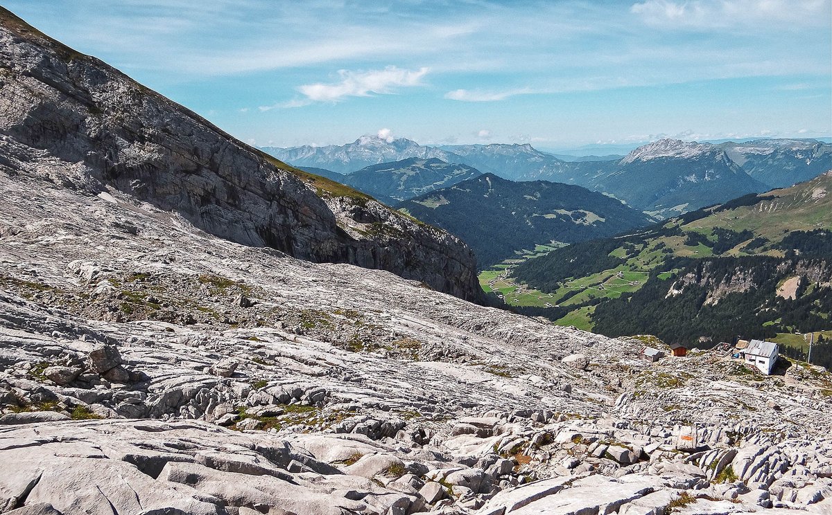 mongrandbo's tweet photo. 👩🏫🗯 Le saviez-vous ?! Connaissez-vous la #différence entre le #lapiaz et la #cannelure ? 🏞🏔
👉 Découvrez la #réponse : https://t.co/9axRB5qbUy
#mongrandbo #legrandbornand https://t.co/lRjudlrD0l