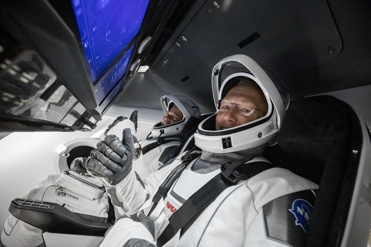 AnonymousLH0001's tweet photo. Puede que el gobierno de los ESTADOS UNIDOS DE AMERICA  haya usado el proyecto #SpaceXDragon  para tener a la gente embobada y tapar el rastro y los echos de Anonymous 
Ward https://t.co/nJ7zLQzrtC
