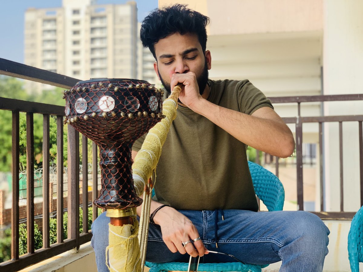 ElvishYadav's tweet photo. Hukkah or liberals dono sulagte rehne chahiye 🔥 #elvishyadav https://t.co/iXTW93VJhH
