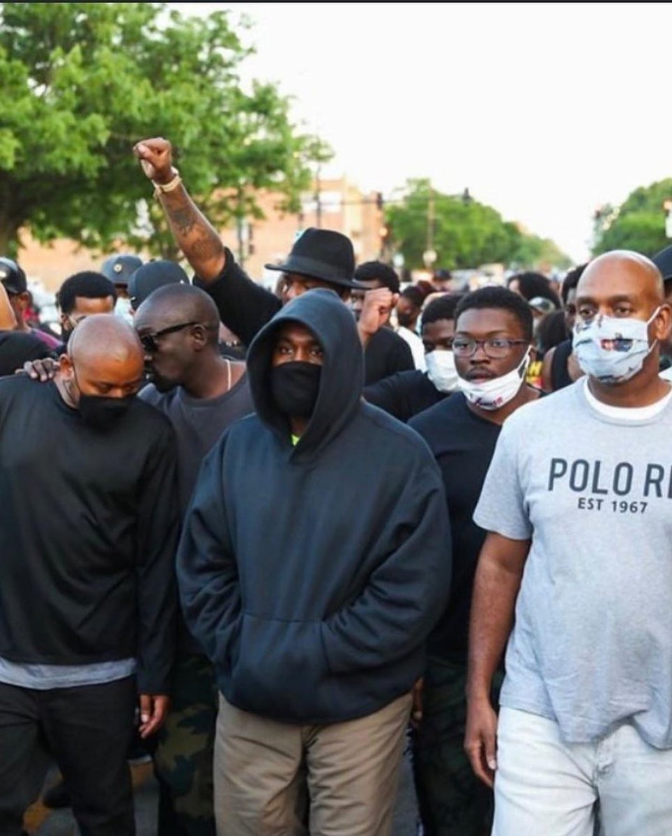 ComplexMusic's tweet image. Kanye West established a 529 education plan to fully cover college tuition for George Floyd's daughter Gianna.

More: bit.ly/2UaeAYJ