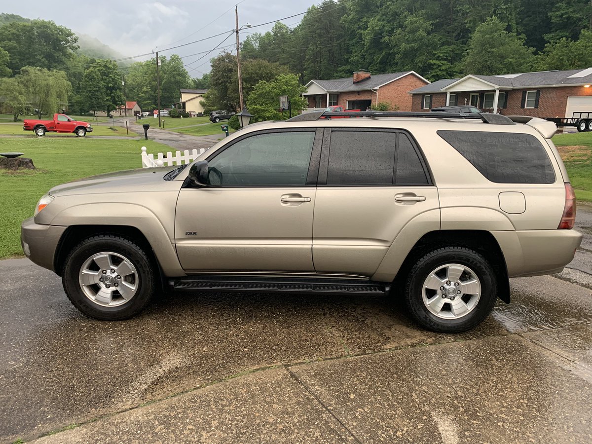 SethAllen04's tweet photo. 05 4Runner 101k miles for sale asking $7000
Dm me for more info https://t.co/Wxo0wwe33h