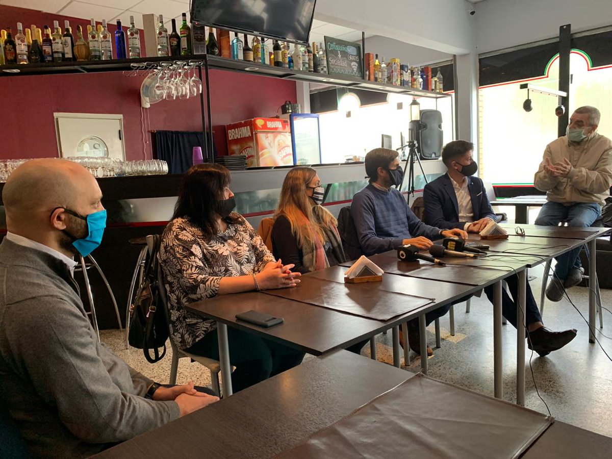 ✅Hoy por la mañana recibimos la visita de la Diputada <a href="/DiStefanoSil/">Silvana Di Stefano</a> y el Diputado <a href="/maxipullaro/">Maximiliano Pullaro</a>. Junto con el Presidente Comunal, Nahuel Cejas, charlaron sobre la situación ante la pandemia y brindaron una conferencia de prensa.