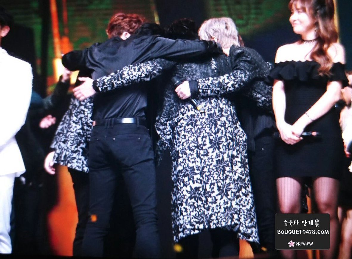 banamnam's tweet image. Missing their group hugs #10YearsWithINFINITE #인피니트_10주년_우리는_네버엔딩