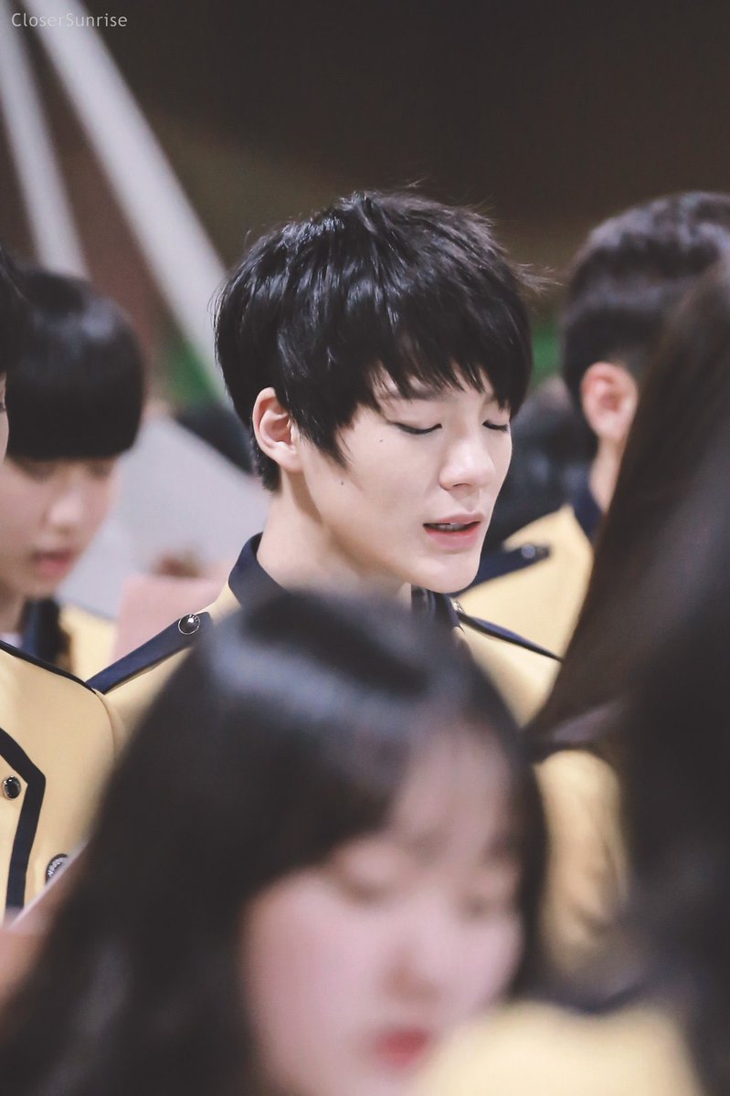 jenbiverse's tweet photo. ตอนนั้นต้องเป็นรุ่นพี่ในโรงเรียนที่ป๊อปมากๆแน่เลย https://t.co/0D1NHdTUgK