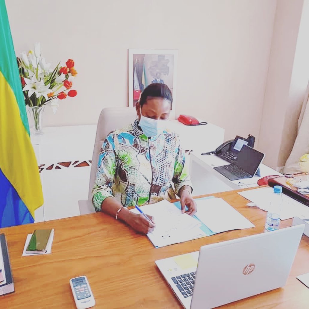 En images, le Conseil interministériel de ce lundi 8 juin 2020 qui a porté sur l’examen de différents projets de texte législatifs et réglementaires portés par @SanteGOUVGA, le ministère de l’Economie et des Finances et le ministère des Relations avec les Institutions.