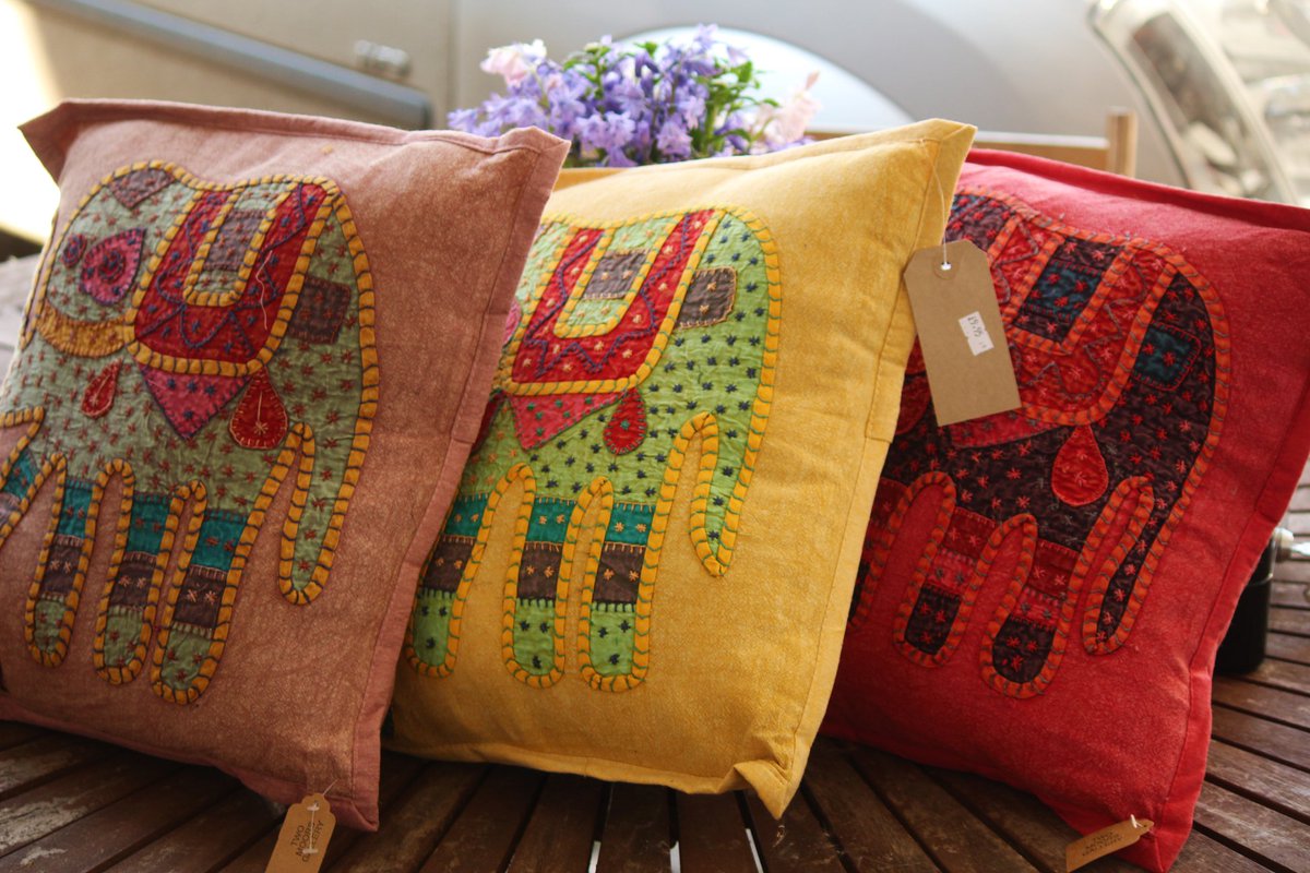 Happy to announce we will be opening the cafe for take-outs and the shop with social distancing from the 15th (1 week today) we can't wait to see you all again! <3 TMG #throws #gifts #helenmoore #tmg #gallery #art #cake #gifts #lunch #tea #jewelry #wallhanging #upcycled