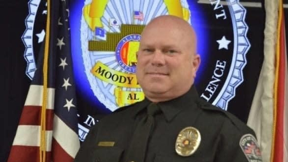 GovernorKayIvey's tweet photo. Today, I’ve ordered flags be flown at half-staff for Moody Police Sgt. Stephen Williams. We’re grateful for his 23 years of service in law enforcement. Please join me in praying for his wife &amp; children, his fellow officers &amp; his community. #ThinBlueLine https://t.co/vt4Ps7xz2H https://t.co/1A0MUZnscB