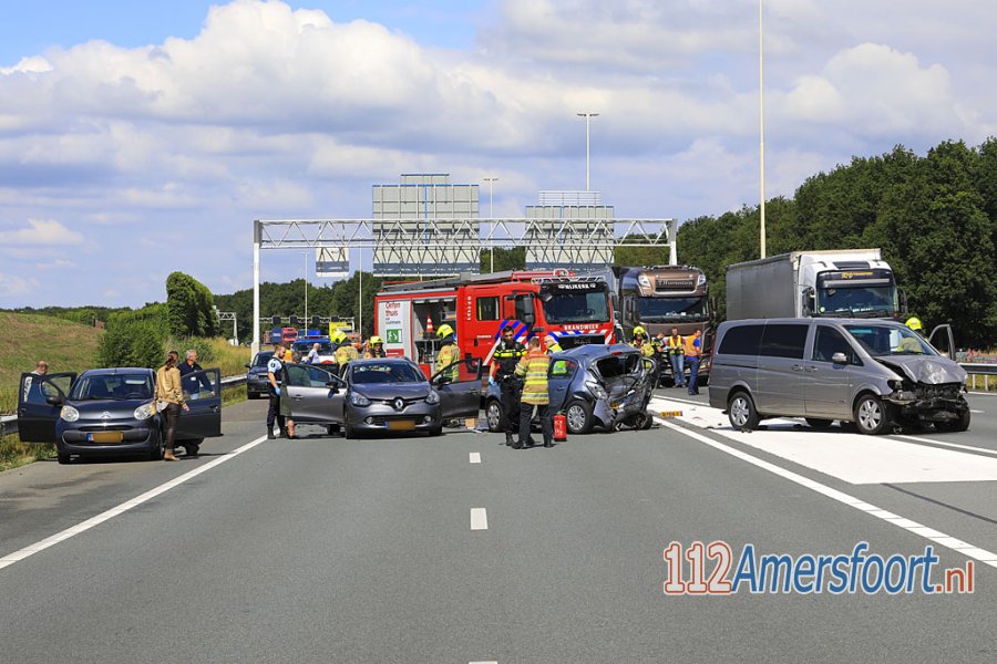 Ravage op de A28 na aanrijding bij #Hooglanderveen. 112Amersfoort.