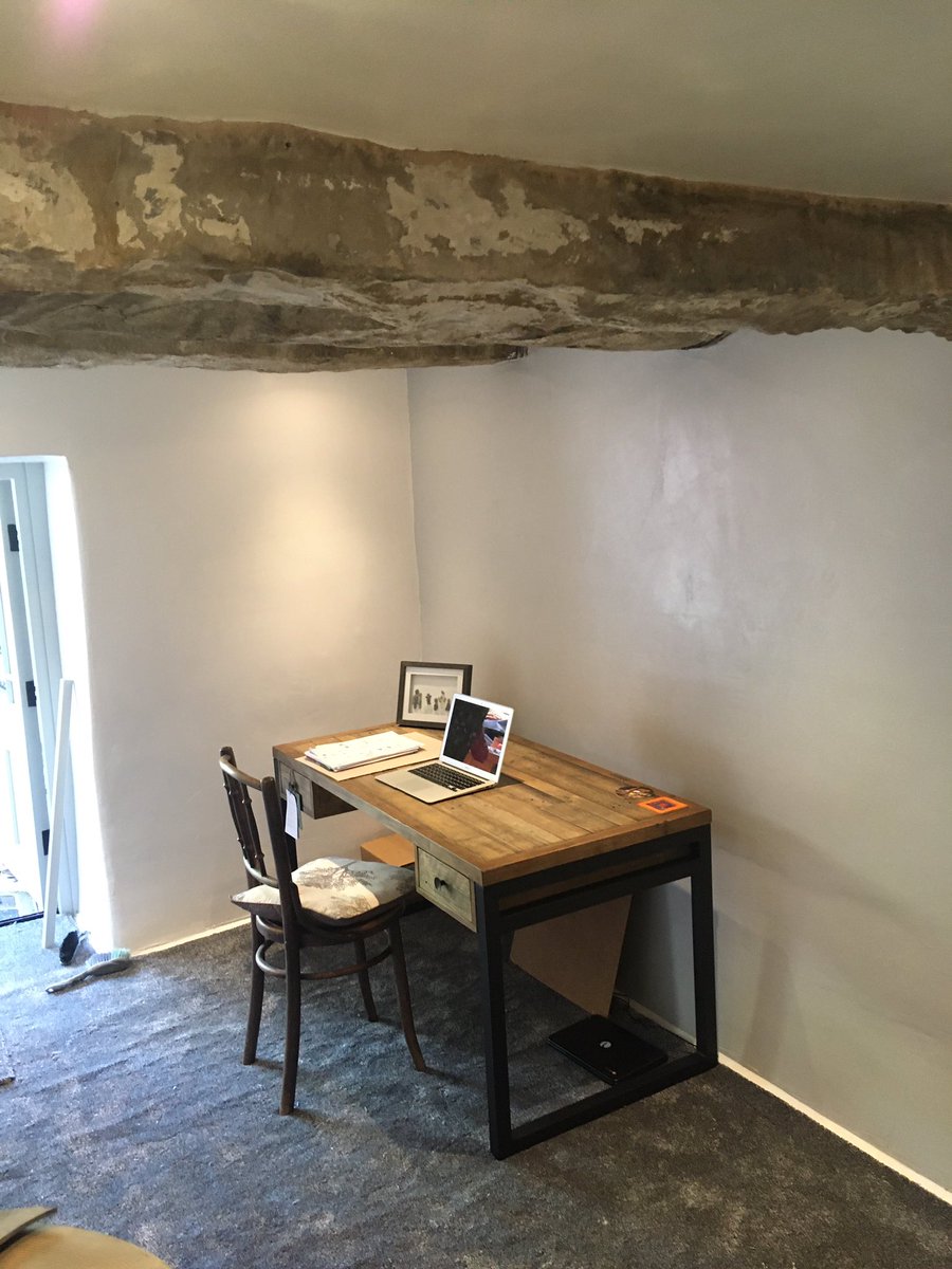 GCSEsimplified's tweet photo. The new #GCSEsimplifed HQ is finally ready!!
Converted cellar to make a new room, WiFi’d up, fully tanked with a shower room at the back.
Can’t wait to get stuck into writing in here! Will be a great calm room to write and be inspired! https://t.co/vNtgbtDqp3