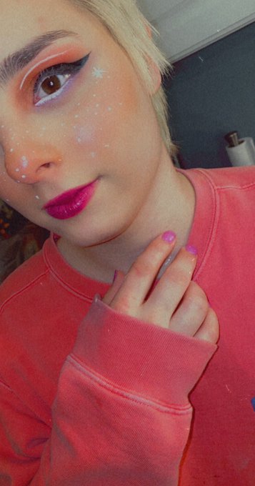 To my lovely roommate who&rsquo;s a MUA and on the front lines fighting covid-19 in are local hospital. I just<a href="/tag/newprofilepic"class="tags"><span>#newprofilepic</span></a>