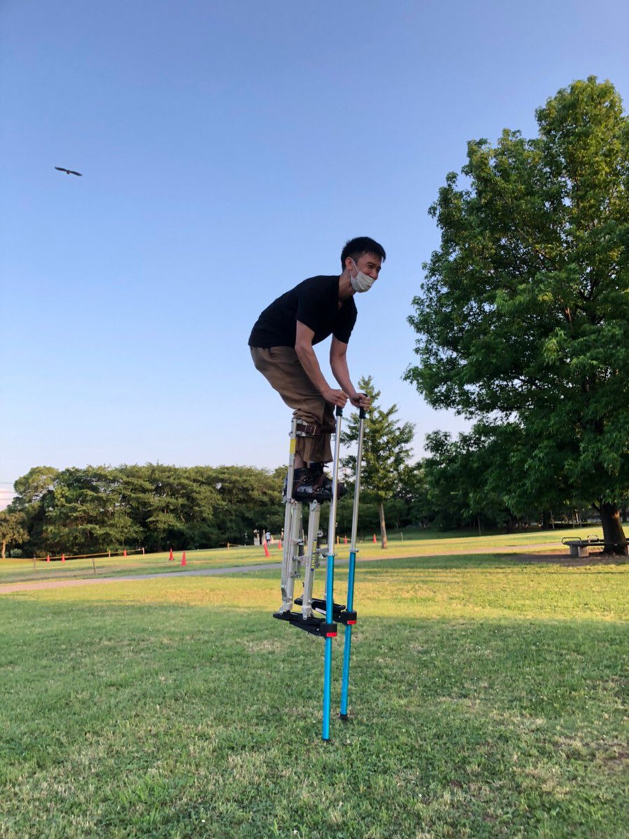 高い竹馬に乗ってみました🐴 #スティルト #竹馬