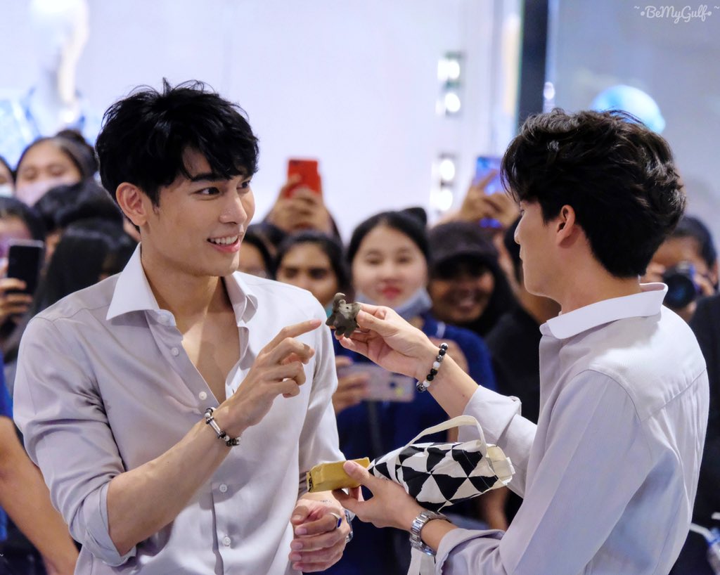 marriedmewgulf's tweet photo. January 8
🐼: "I like someone who is cute and lovable. Someone who will kind of surprise me always."

May 9
🐼: "I like it when someone surprises me." 

😭😭😭
WHO else suprised him more than his cute &amp; lovable Nong, Bii, Tua-eng??? GULF IS THE ONE FOR HIM!🥺
#500dayswithmewgulf https://t.co/rp4NOjSQU4