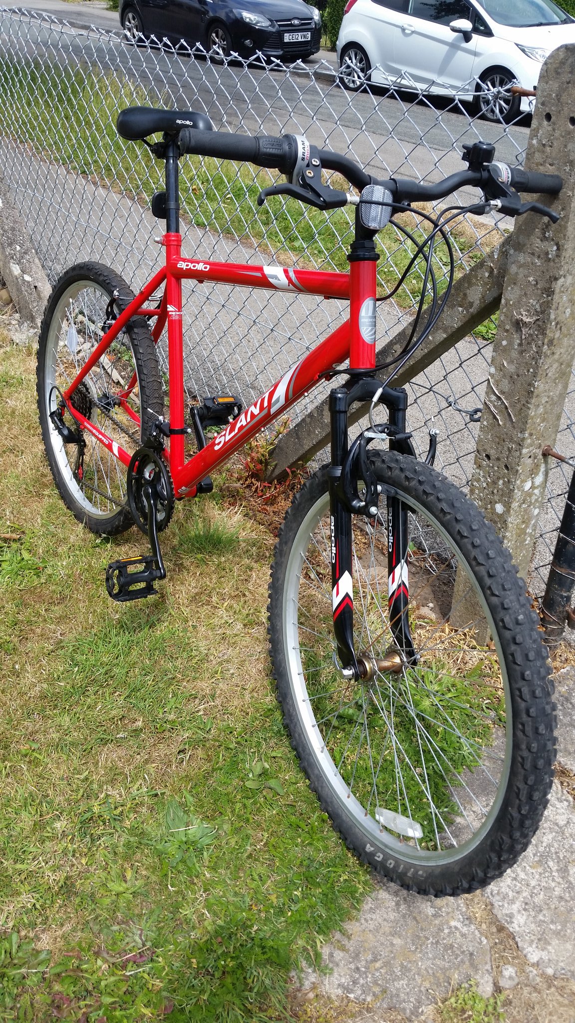 PuffaJones on X Apollo Slant off to its new owner to replace a stolen commuter bike. I am impressed we got it in a Fiat 500 cycling freebikes giving community recycle https t 9zF72dwz4M