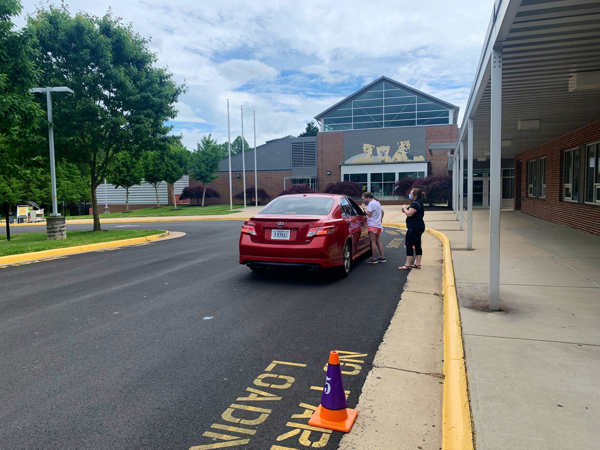 Calling all CES and MPES students! 📣We invite you to come to the elementary campus from 9:00-11:00 a.m. or 2:00-4:00 p.m. to pick up your child’s Chromebook and to drop off library books! 💻 <a href="/MPCSVA/">MPCSchools</a> <a href="/CESMiniCougars/">Cougar Elementary</a>