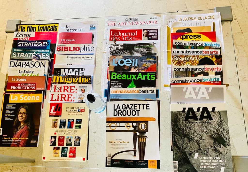 EmmanuelPierrat's tweet photo. Nous avons le plaisir d’accueillir nos clients dans le respect des gestes barrières et de leur proposer lecture de journaux et magazines de référence en matière d’architecture, d’audiovisuel, de littérature, de musique, d’expositions artistiques et de grands évènements culturels. https://t.co/uXeUIkgopv