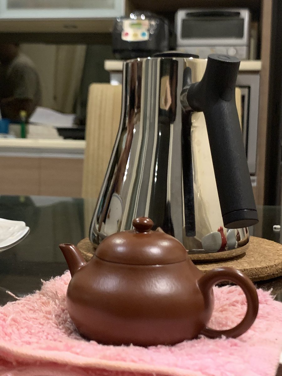 My friend’s teapot. Nice right? Looking good