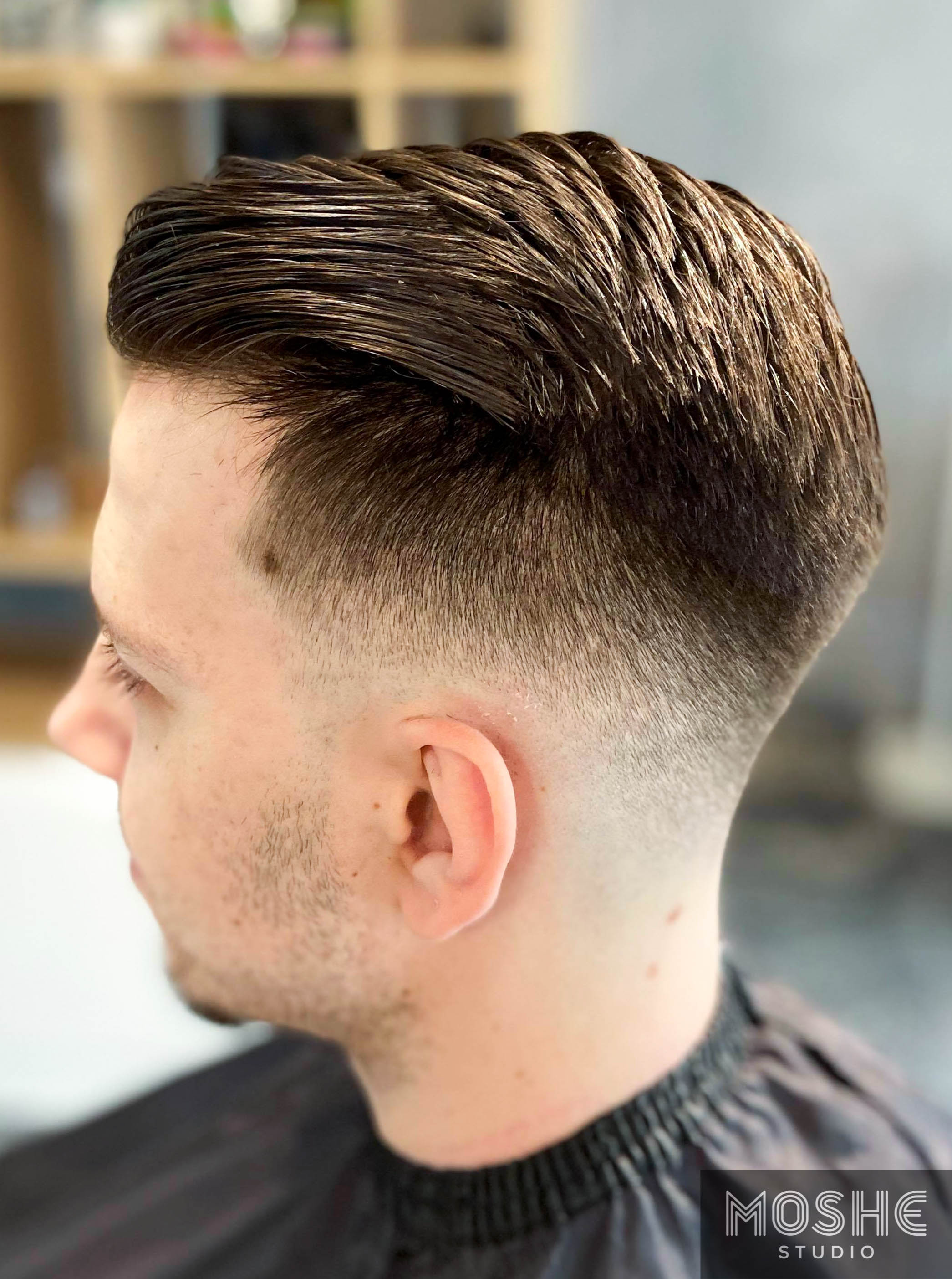 Moshe Studio | Barbershop | Frizerie Iasi trên Twitter giới thiệu kiểu tóc Undercut kim tuyến đầy phong cách và ấn tượng. Nếu bạn muốn thử kiểu tóc mới, hãy lấy cảm hứng từ những hình ảnh tuyệt vời này và đến đây để được các chuyên gia tóc của chúng tôi tư vấn và chăm sóc tóc cho bạn.