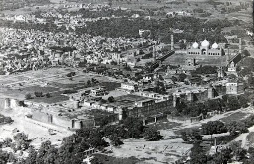 Rare Pictures of Old Lahore

PC: Walled City of Lahore Authority - والڈ سٹی لاہور اتھارٹی

#walledcityoflahore #oldisgold #raregems