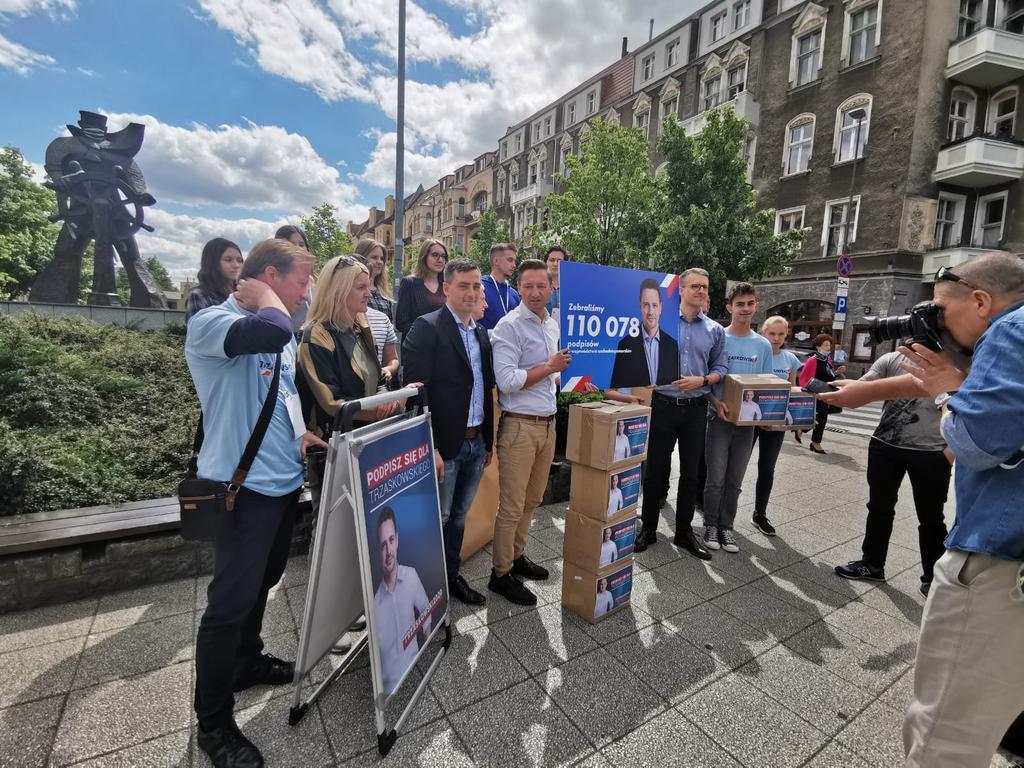 kbarczyk's tweet image. 💥 110 078 podpisów dla Rafał Trzaskowski zebranych na #PomorzeZachodnie a licznik cały czas bije.
Tyle podpisów poparcia dla Rafał Trzaskowski zebraliśmy od czwartku. Z całego serca dziękujemy wszystkim mieszkańcom naszego regionu za wsparcie ❤️✌🏻 #trzaskowski2020