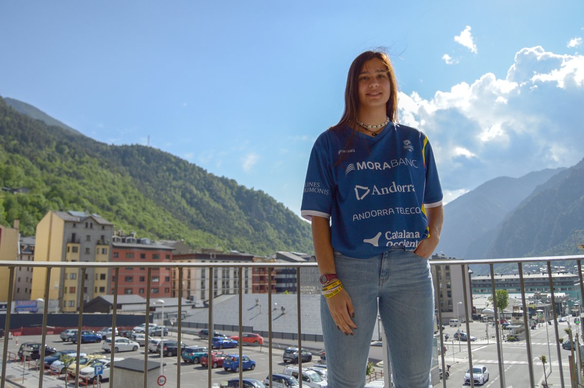 morabancandorra's tweet photo. 🔝📽️🏀
Promoció 2020.
L'àlbum de fotos dels graduats/ades d'aquesta temporada.
➡️ Lliure per descarregar i compartir.
https://t.co/lSqA8dN8TG
#MaiPor #CapiCor https://t.co/Qupa8gXuGM
