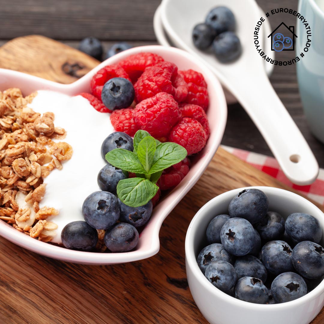 EuroberryES's tweet photo. Siéntete como en el mismísimo @MasterChef_es haciendo deliciosas recetas en casa ¿Probamos un manjar de frutas? 👩‍🍳👨‍🍳 ➡️ https://t.co/DneZLYpBR3 https://t.co/NjklYnK37y