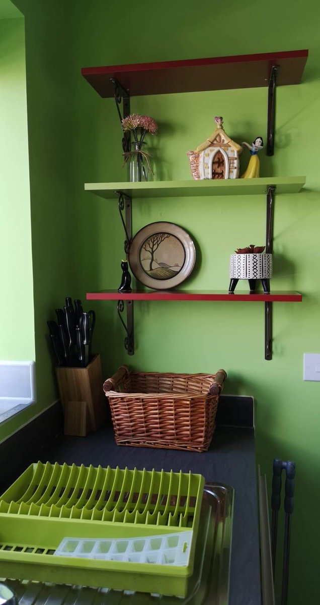 rattray_kim's tweet photo. Our kitchen is rediculous for a family of 5, has a silly size hob for very little surface space, and you can only have one person in at a time. But I think after 6 years, I finally have it to a point it may work... Possibly.. Maybe.. We'll see 😂 #kitchen #family #newbuildproblem https://t.co/XxRy3CFylB