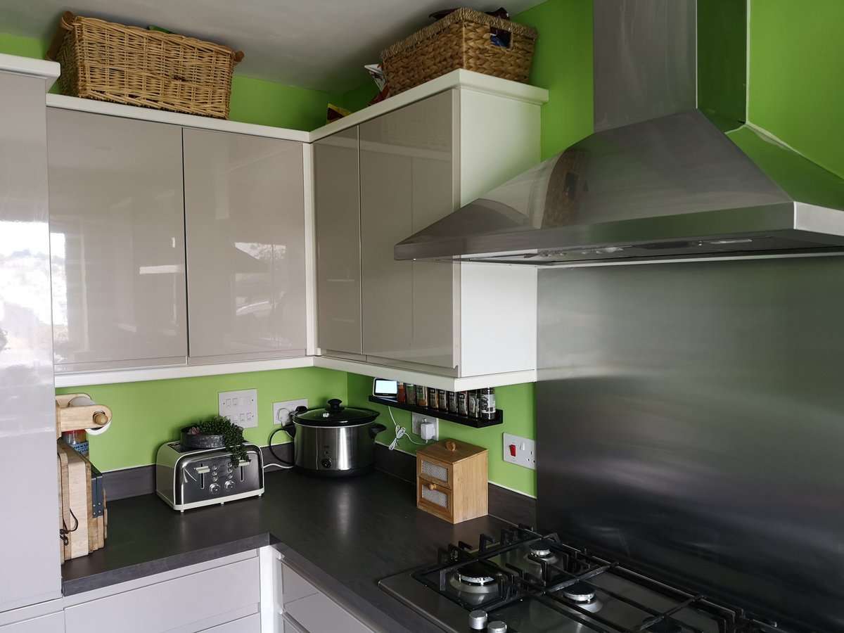 rattray_kim's tweet photo. Our kitchen is rediculous for a family of 5, has a silly size hob for very little surface space, and you can only have one person in at a time. But I think after 6 years, I finally have it to a point it may work... Possibly.. Maybe.. We'll see 😂 #kitchen #family #newbuildproblem https://t.co/XxRy3CFylB