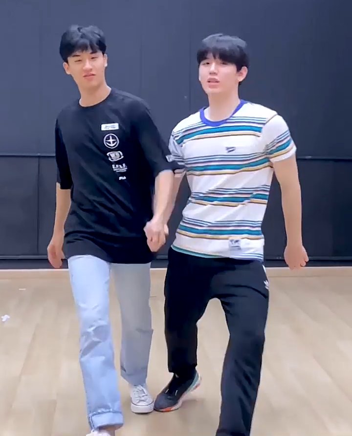 songhamikashfly's tweet photo. 'ยังอยู่ตรงนั้น 
ไม่เปลี่ยนผัน ตามกาลเวลา'
;_;
#เตนิว
#GlobalLiveFMxTayNew https://t.co/1vO54jKAqG