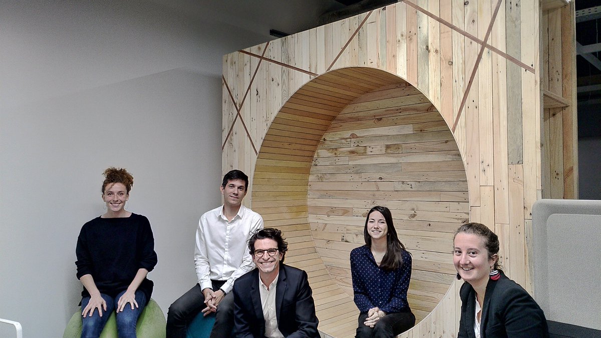 Ekitia_'s tweet photo. Occitanie Data continue de se renforcer, en accueillant aujourd'hui sa nouvelle cheffe de projet data et usage 
Bienvenue @eug_clement 🤝  !
En parallèle, l'installation se poursuit à la Cité. 
#workinprogress https://t.co/ccurd6wVYJ