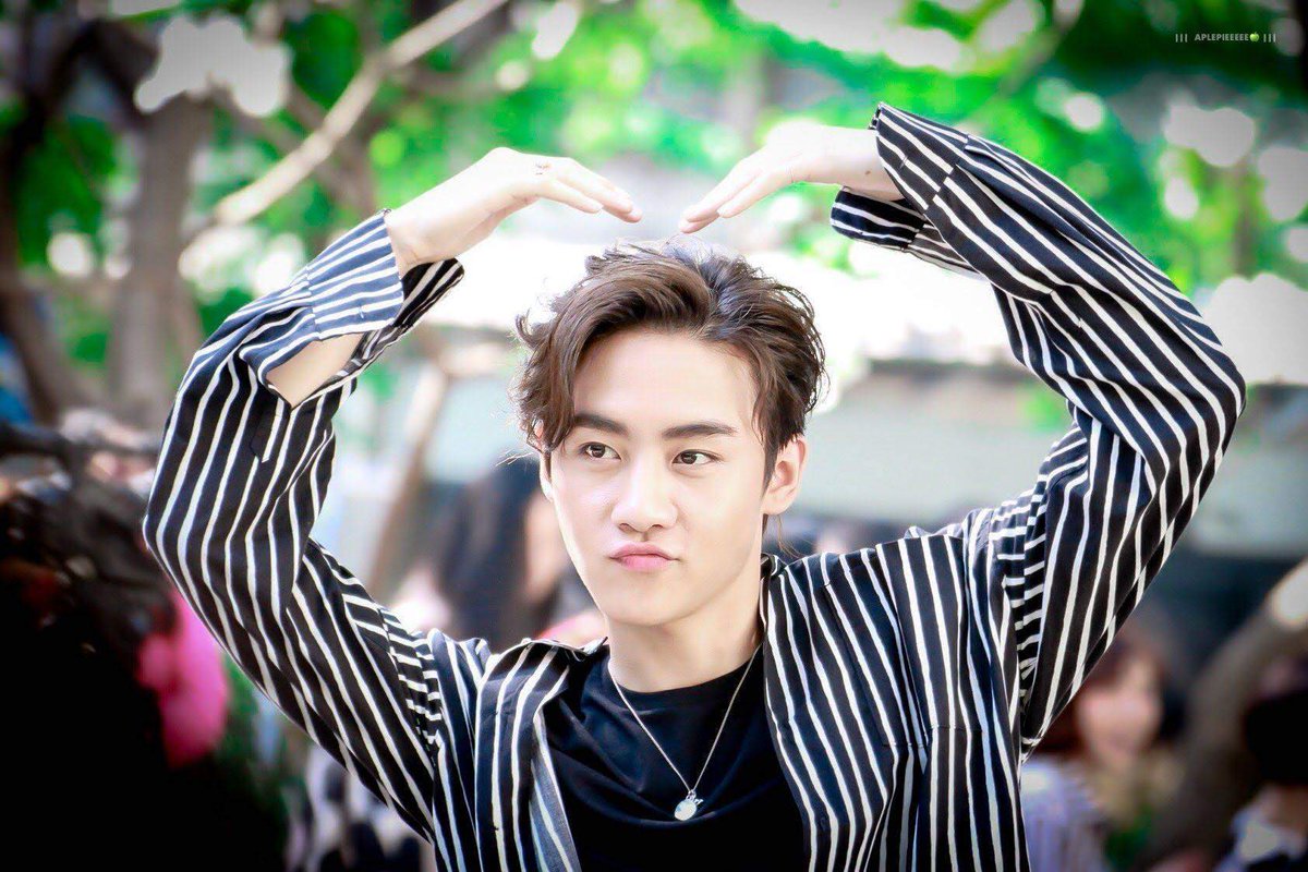 only_markgun's tweet photo. #หัวใจศิวัช 
#MarkSiwat 
#AmmoforGN 
🖤🖤💛💛 https://t.co/2JE86aMfxb
