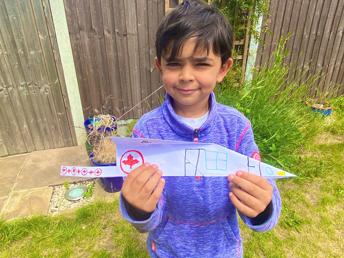 Berryyyyyy's tweet photo. Hello Phillipa, my mum &amp; I made a Air Canada plane 🛫 @green_columbia https://t.co/kHoZmFyeEX