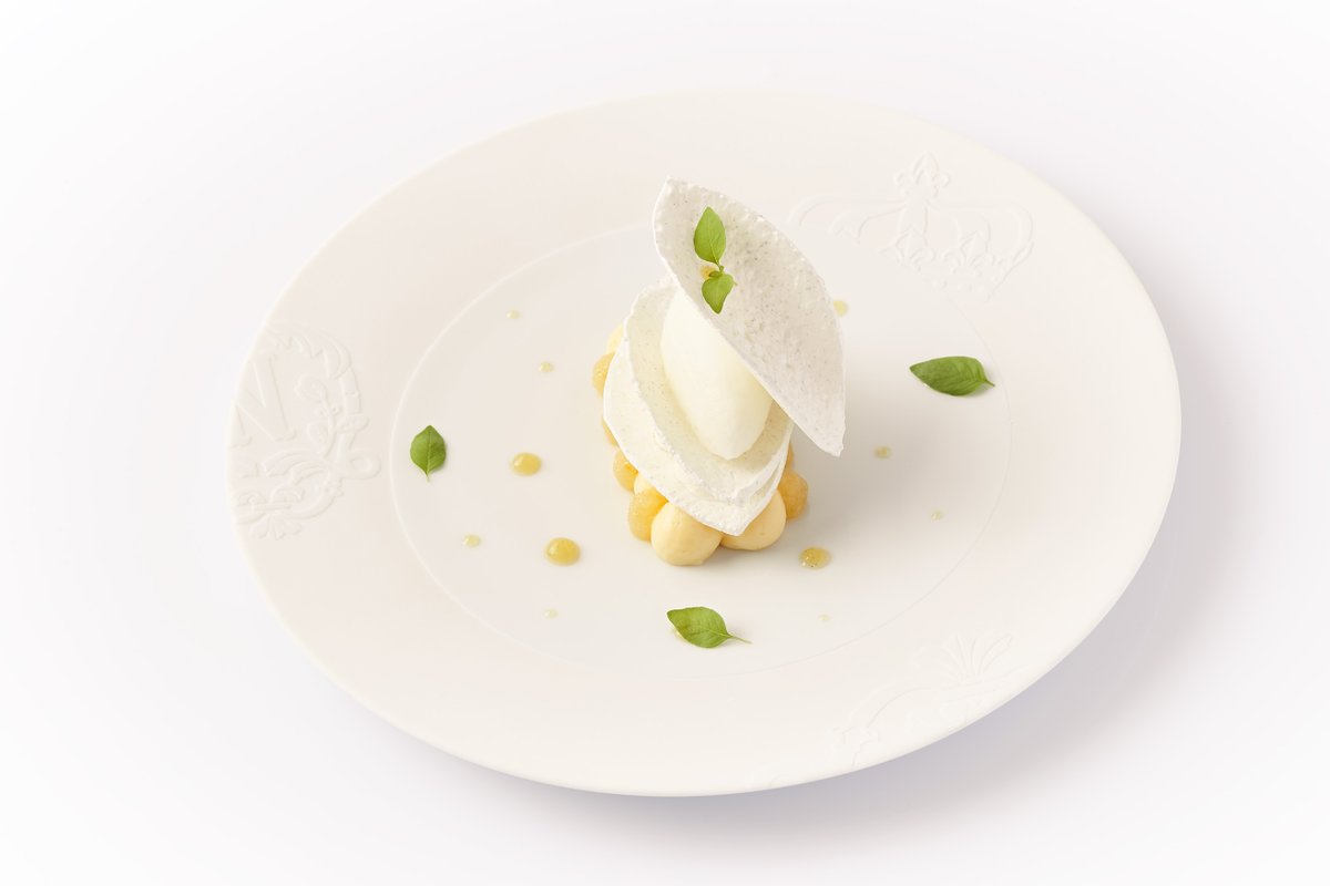 NegrescoHotel's tweet image. Comme une ode à la Méditerranée... #Citron et #huiledolive de pays, crème aux citrons bio de Jean-Noël Falcou et à l'huile d'olive bio de Champ soleil, #meringue à la #sauge #lavande comme un #vacherin.