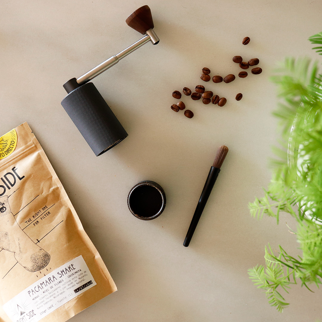 Para felicidad de todos nos ha llegado un nuevo cargamento de productos <a href="/timemorecoffee/">Timemore Coffee</a> 🖤. Disponibles en nuestra web los modelos Chestnut C1 y Nano. Venga, anímate a dar el paso y moler tu café en el momento de prepararlo! Nosotros seguimos flipados con su calidad-precio 🙌🏼.