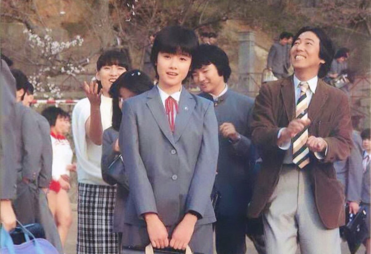 おもち𓆡 A Twitter 大林宣彦監督の 時をかける少女 原田知世さんのmvみたいな最高にかわいいエンディングが待ってるので最後まで観てください 岸部一徳が一生懸命桜を咲かせてます