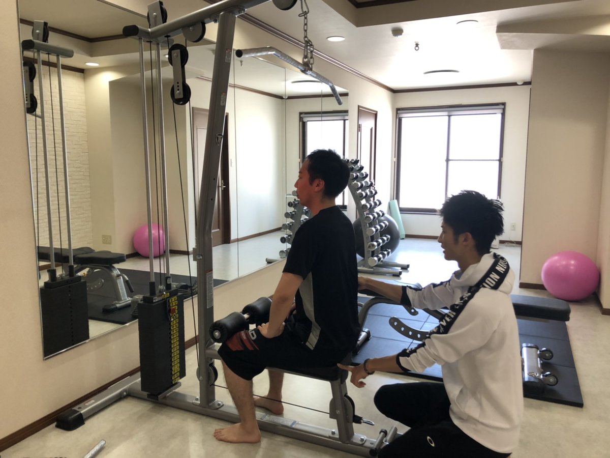 pes_progamer's tweet photo. 今日は横浜Fマリノスの
扇原選手のお兄さん！
ただしさんのジムに遊びにいきました(^^)✨

体のトレーニング💪してもらったり
一緒にサッカーゲーム🎮したりで
楽しかったなぁ✨
ほんまイケメンでした！！ https://t.co/tAcV5Qau8U