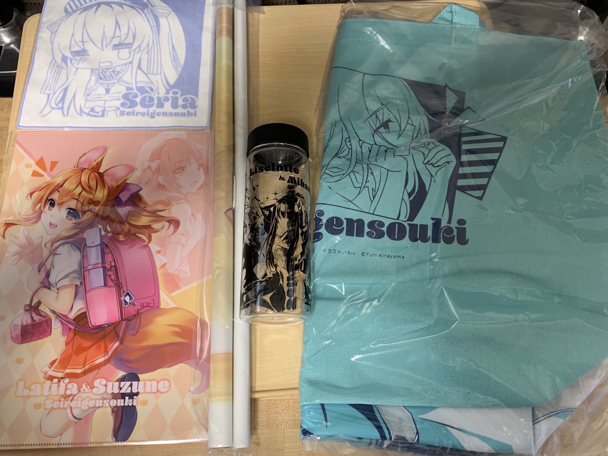 北山結莉 精霊 幻想記 Gwスペシャルグッズセットが購入された皆様のお手元に順次到着しているとのこと とりあえず500mlクリアボトル の使い勝手が最高です デスクで使ってよし 持ち運んでよし まだ在庫も少数ですがあるみたい