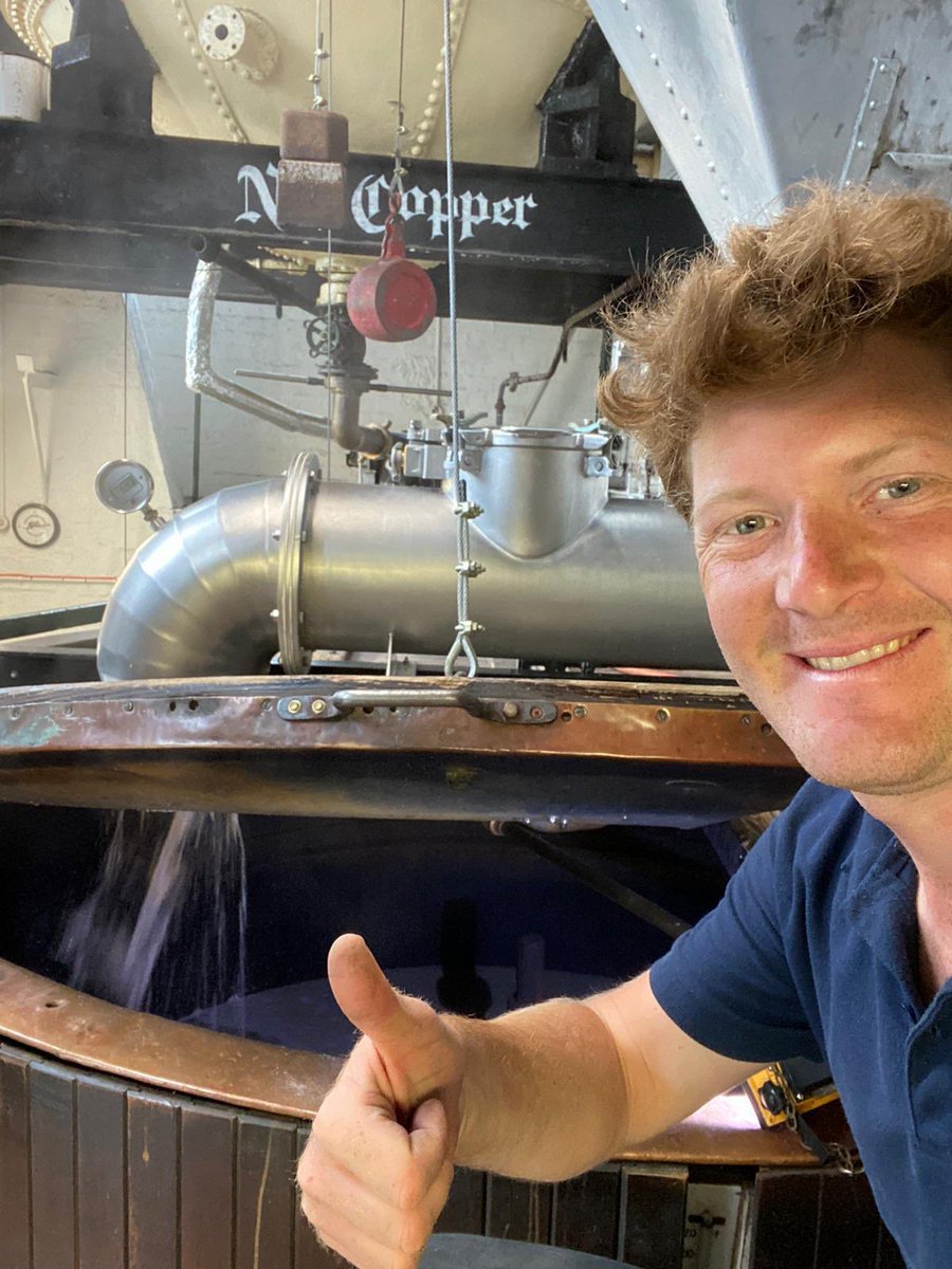 ArkellsBrewery's tweet photo. Our current ‘fresh’ brew is Moonlight. Here’s Alex Arkell mashing in last week, so it’s available online now as a ‘cask at home’; in 5,10 &amp; 20 litres. 🍻https://t.co/jTgsfLZBYw
#brewing #beer #brewhouse #mashingin #caskbeer #drinkathome https://t.co/iZOu4sAzgl